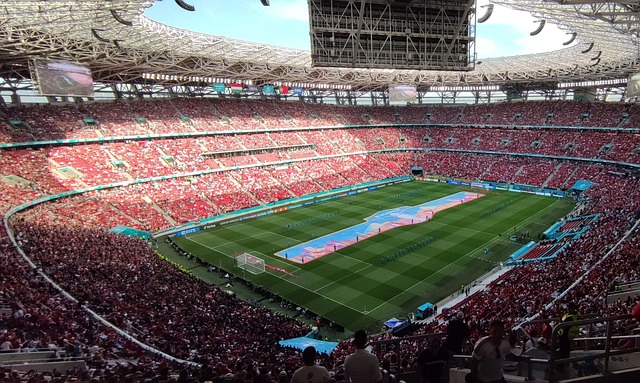 逐步缩小与 逐步缩小与